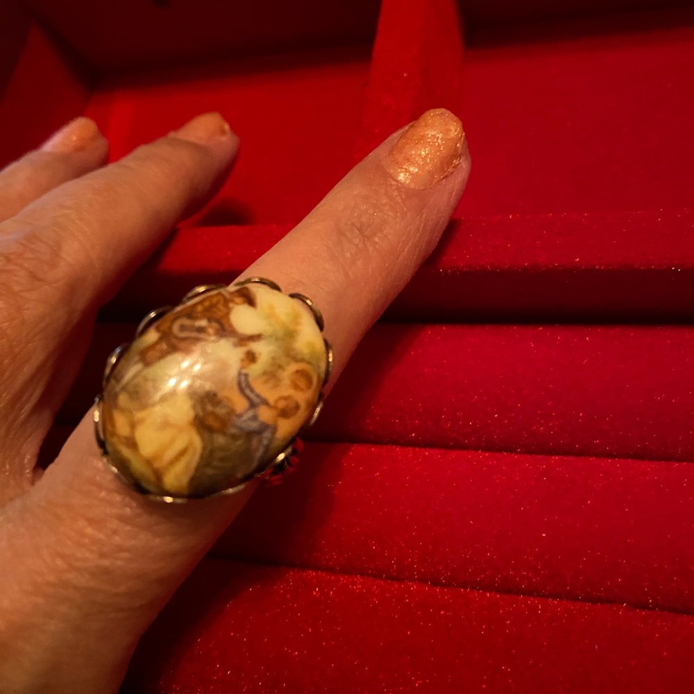 Vintage Gold Cameo Ring